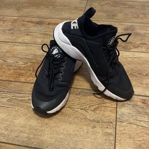 Black Nike Air Huarache